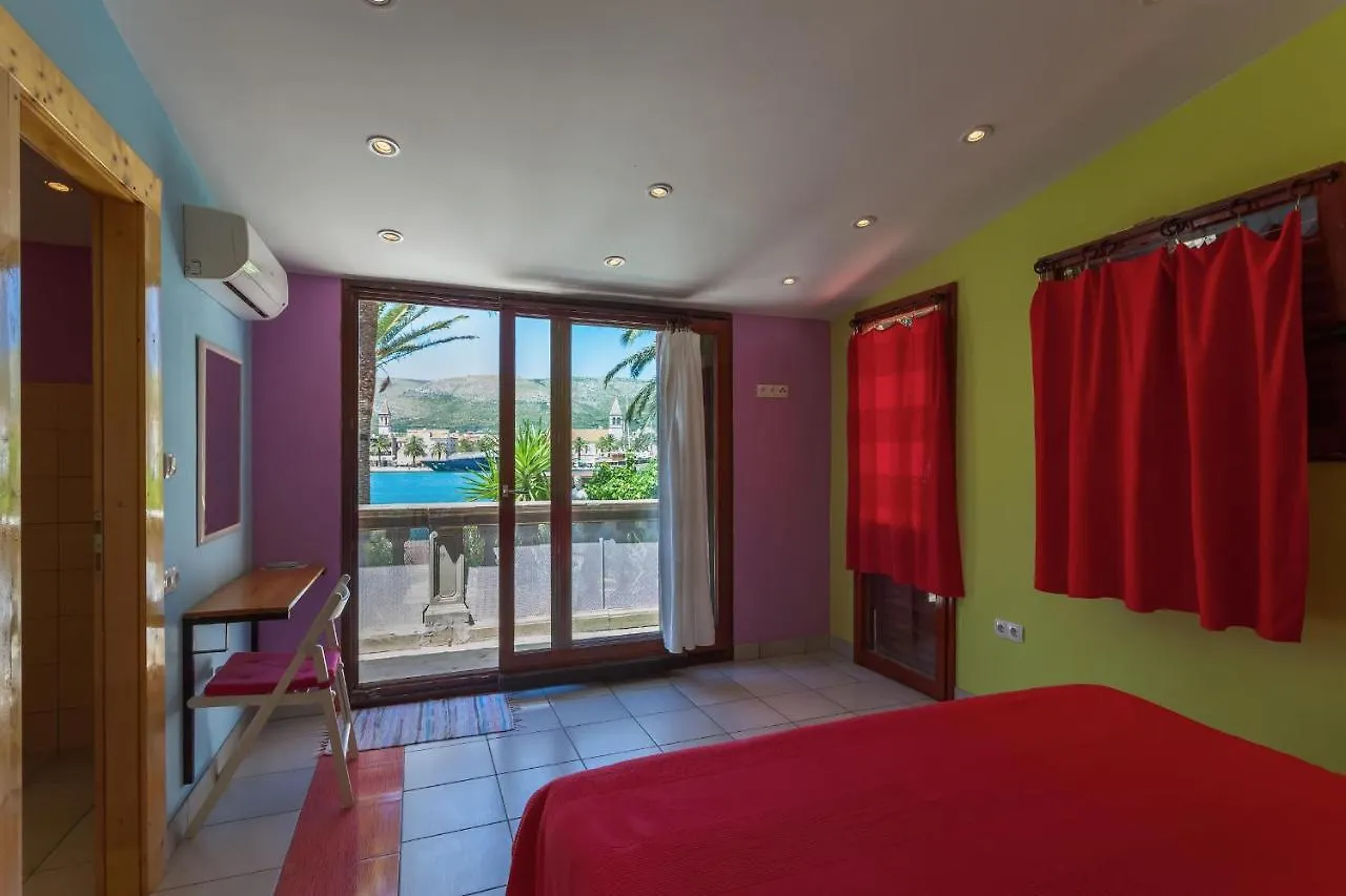 Domus Maritima Hotel Trogir 3*,